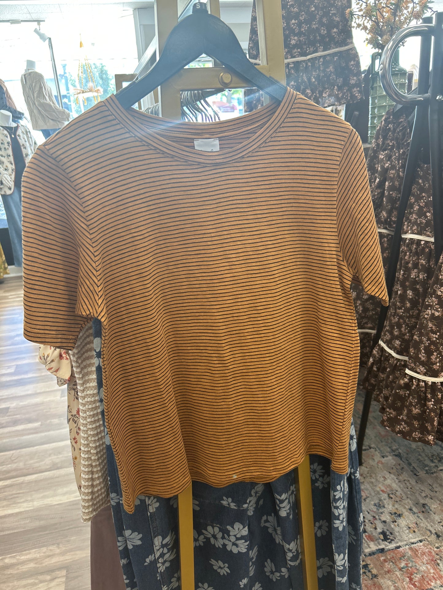 Light Striped Round Neck Short Sleeve Shirt